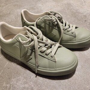 Veja Campo green leather sneakers size 7 / 38